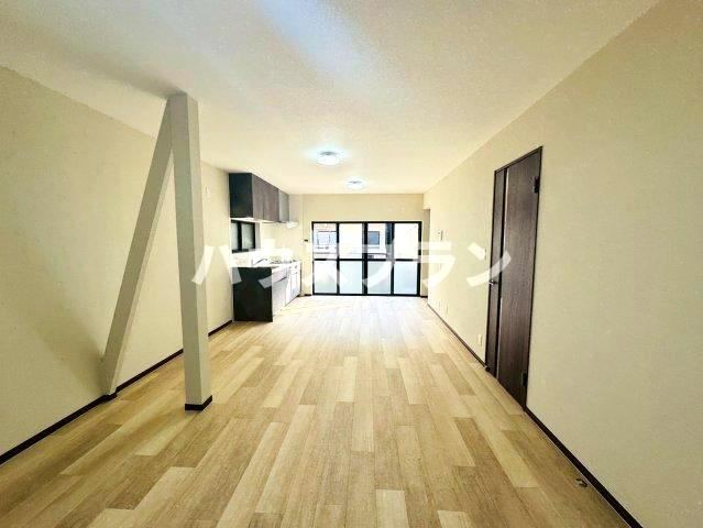 Renovated 4LDK House with 2 Lofts in Neyagawa - Photo 1