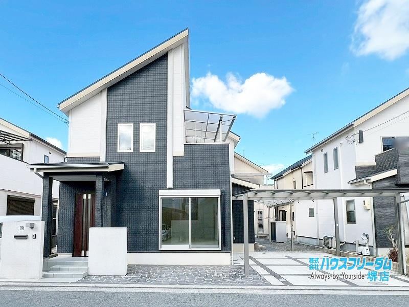 4LDK House with Good Condition and Parking in Sakai - Photo 1