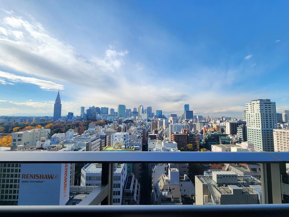 2LDK apartment in Shinjuku Ward, Tokyo - Photo 1