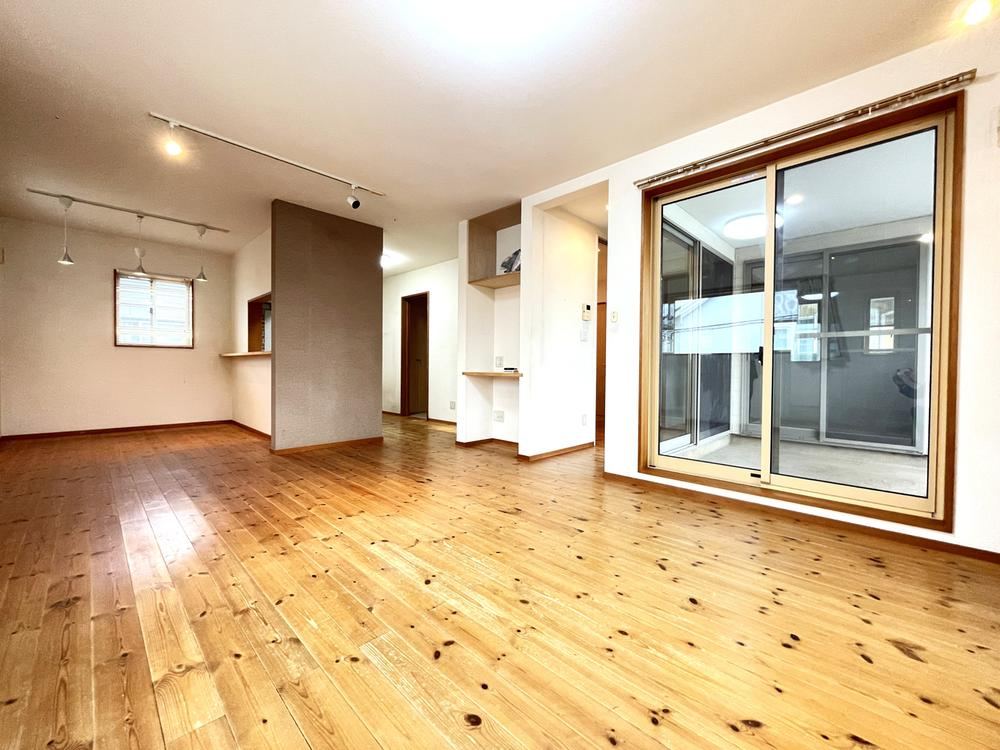 Bright 5LDK House with Open Feel - Photo 1