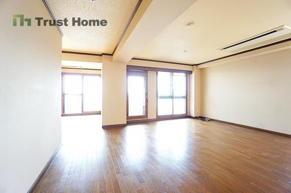 2LDK apartment in Chuo Ward, Kobe, Hyogo - Photo 1