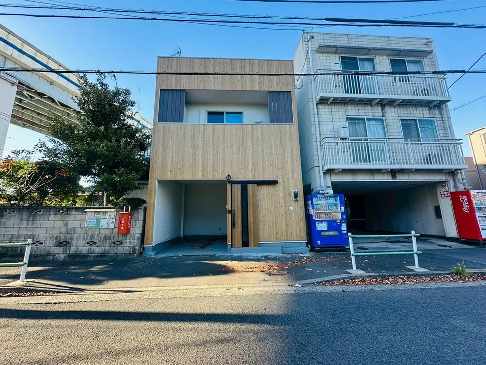 Renovated 3LDK House with Rooftop Balcony in Katsushika - Photo 1