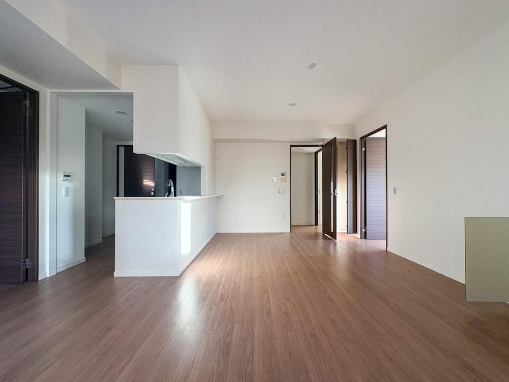 Spacious 3LDK Apartment Near Tanbo Station - Photo 1