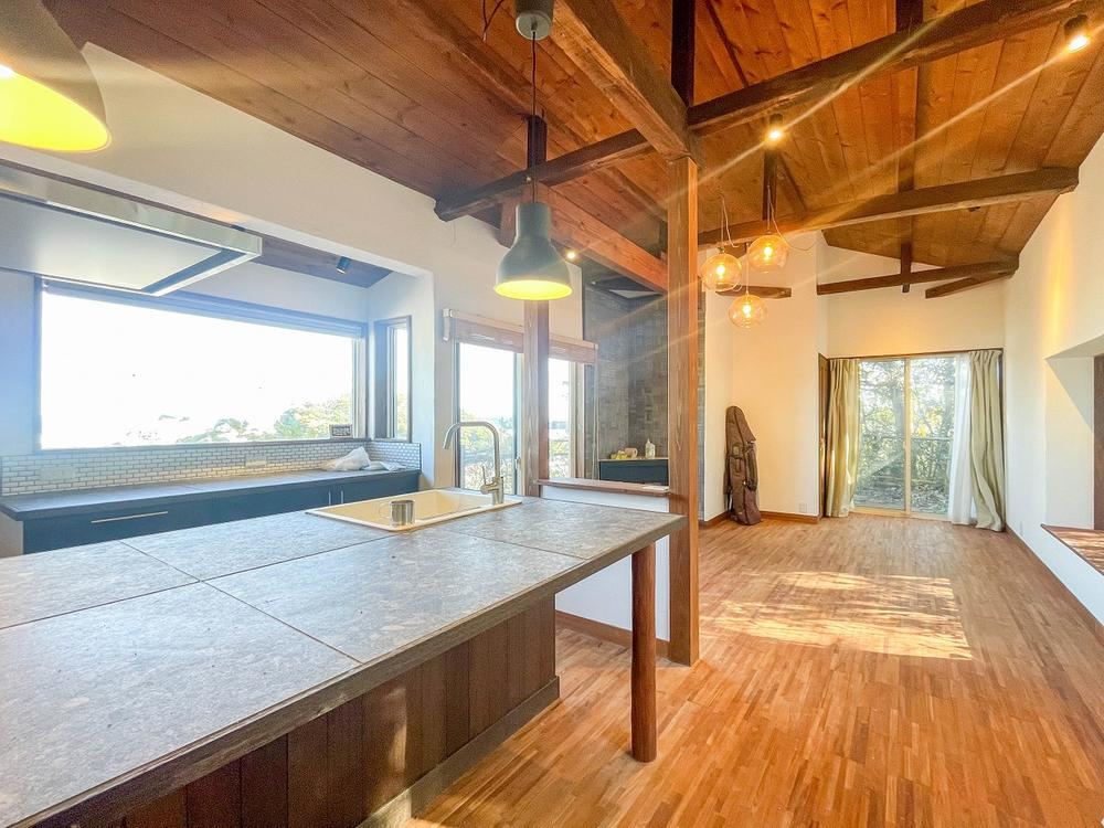 Ocean View 1LDK House with Wood Deck - Photo 1
