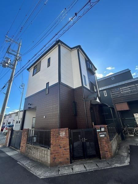 3LDK+S House in Nishinomiya's Open Corner Lot - Photo 1