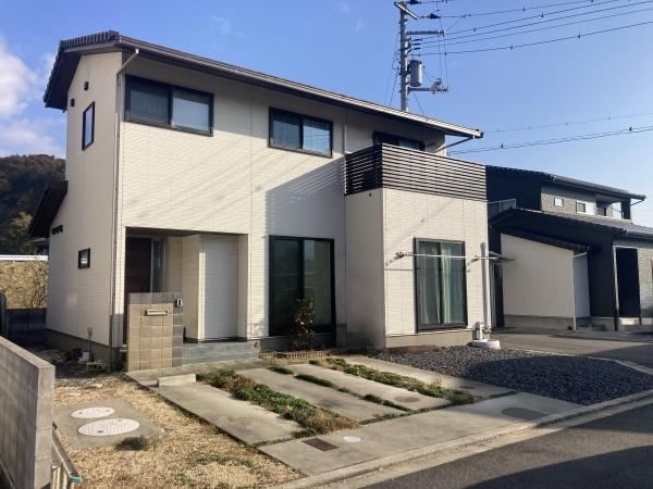 Modern 4SLDK House in Imabari - Photo 1