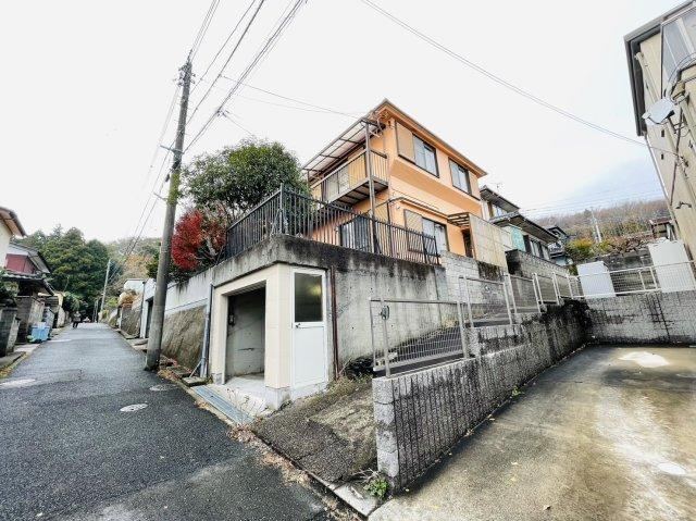 Spacious 5LDK+S Home with Mountain Views in Hitachi - Photo 1