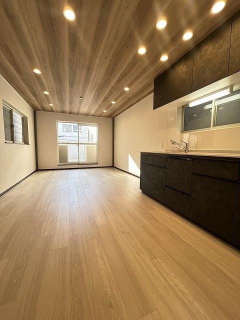 Recently Renovated 5LDK House in Osaka - Photo 1