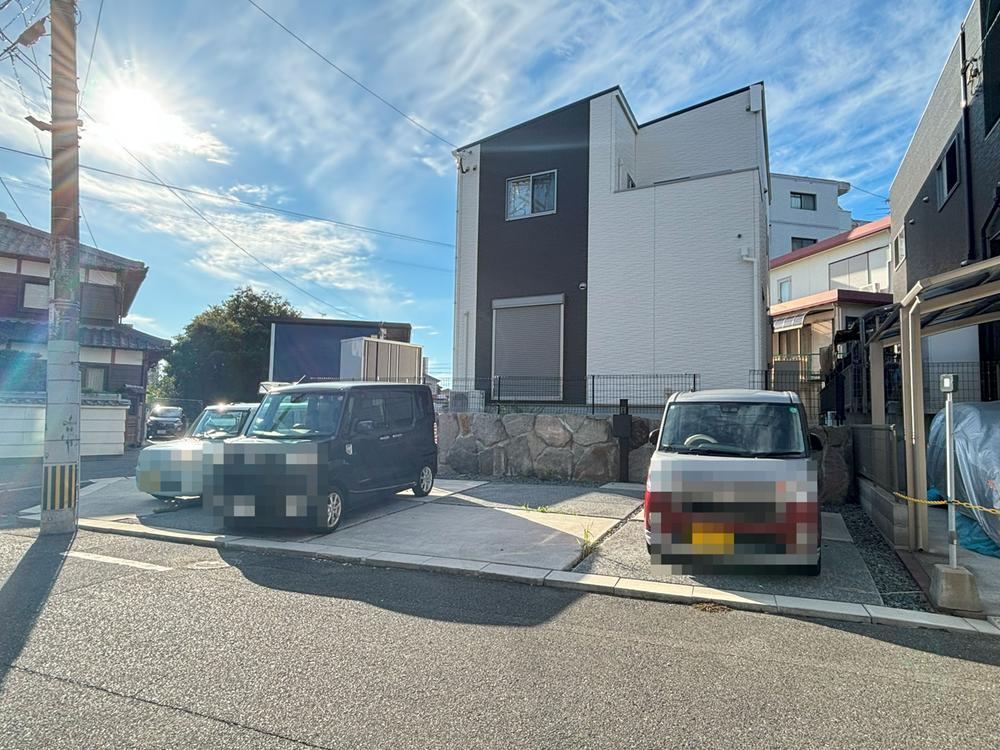 Modern 4LDK Home in Kitakyushu with Great Location - Photo 1