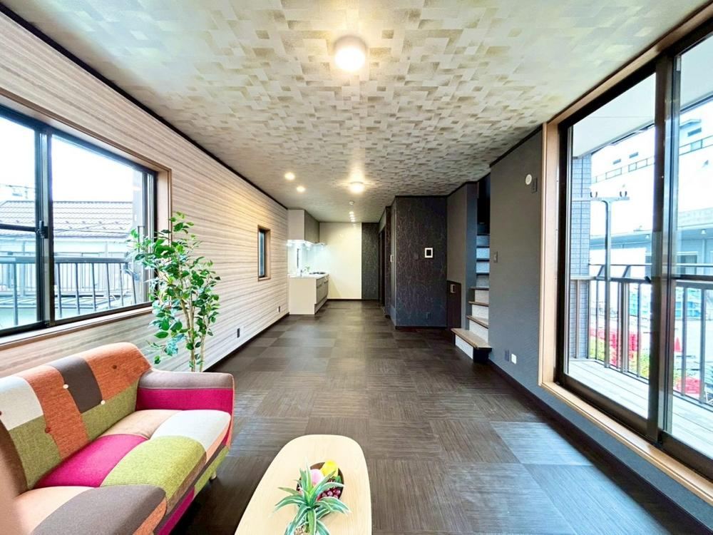 Fully Renovated 4LDK House with Modern Features - Photo 1