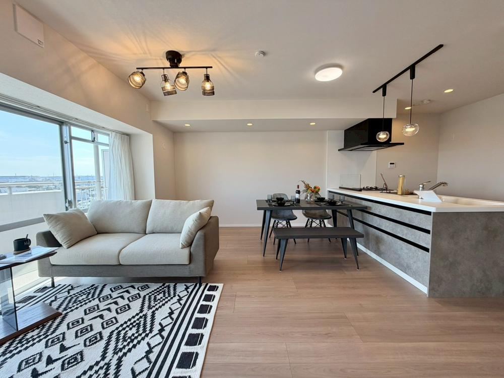 Renovated 3LDK Apartment with Great Views - Photo 1