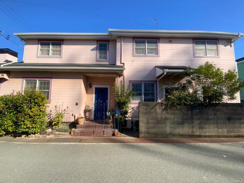 Spacious 6LDK Family Home with Modern Design - Photo 1