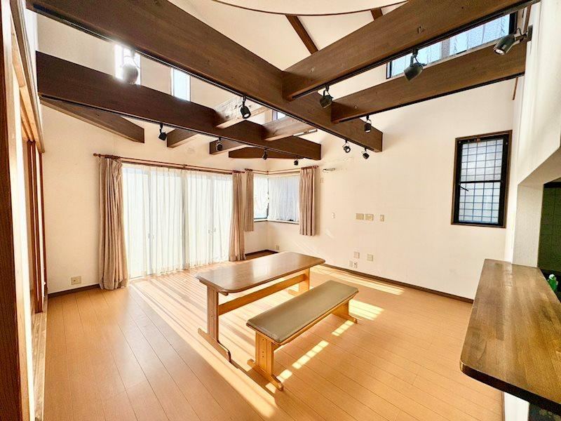 Spacious 4SLDK Home on 280 sqm Lot in Karagehara - Photo 1