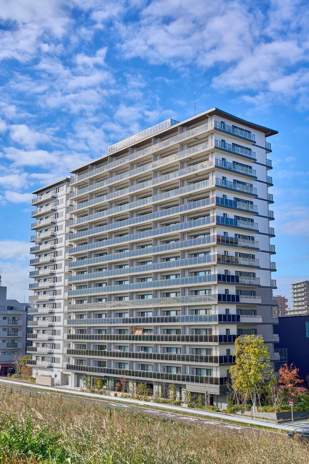 Modern 4LDK Apartment Near Misato Station - Photo 1
