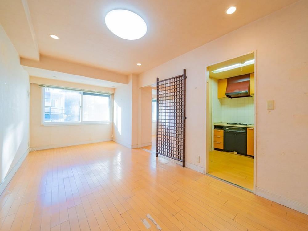 2LDK apartment in Minato Ward, Tokyo - Photo 1