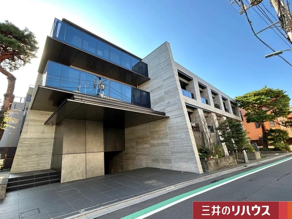 Stylish 1LDK Apartment in Kamimeguro - Photo 1