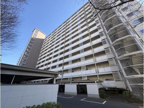 Bright 3LDK Apartment with Great Views - Photo 1