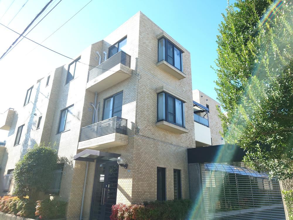 2LDK Apartment with Private Garden in Nakano - Photo 1