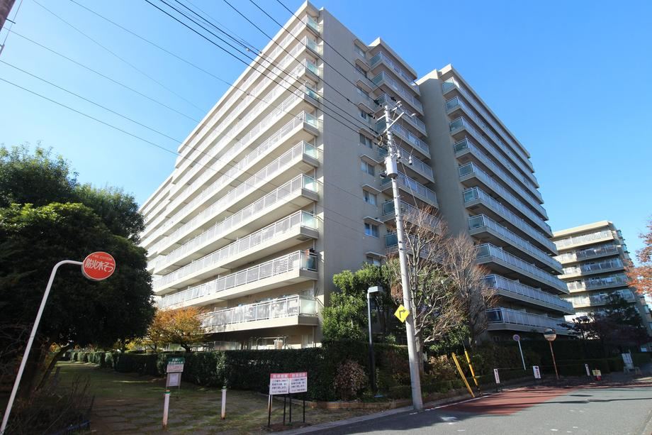 Spacious 4LDK Apartment in Koshigaya - Photo 1