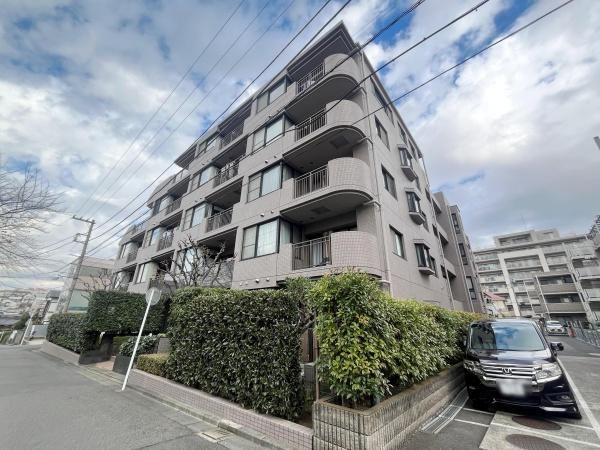 Recently Renovated Apartment with After-Sales Warranty - Photo 1