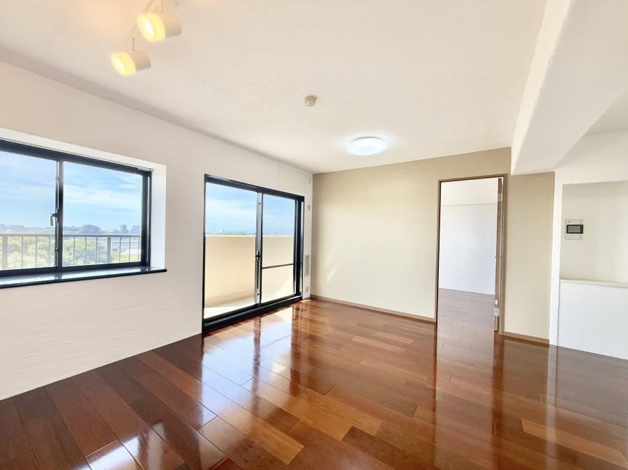 Stunning Views from 10th Floor 3LDK Apartment - Photo 1
