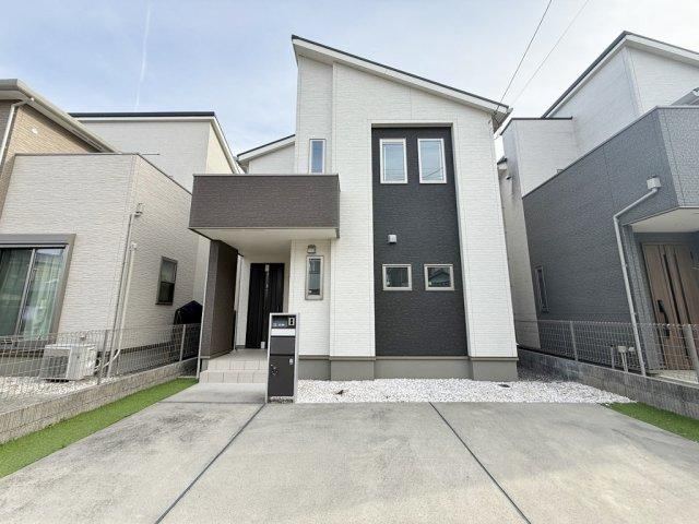 Spacious 4LDK Home Near Ritto Station - Photo 1