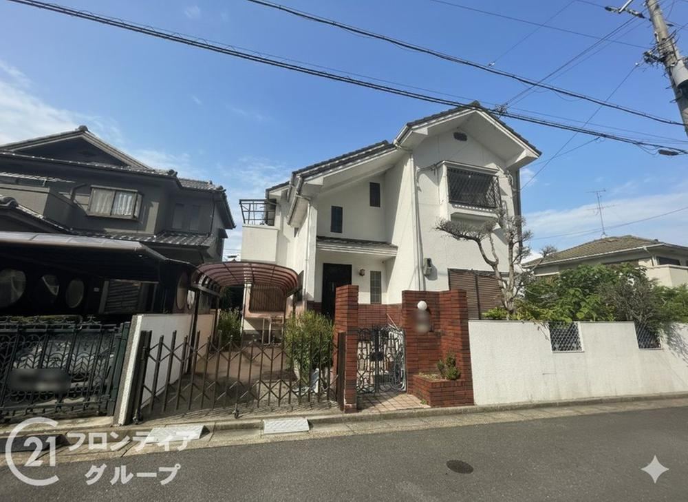 Spacious 4LDK Home with Excellent Ventilation in Yawata - Photo 1