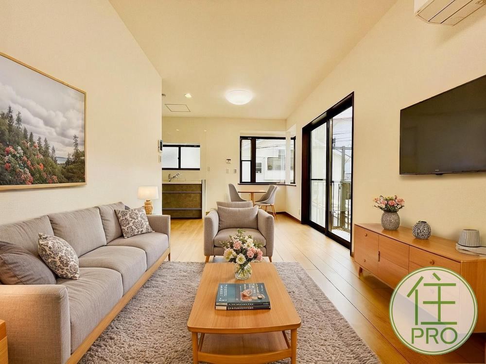 Charming 3LDK House with Modern Features in Asahi - Photo 1