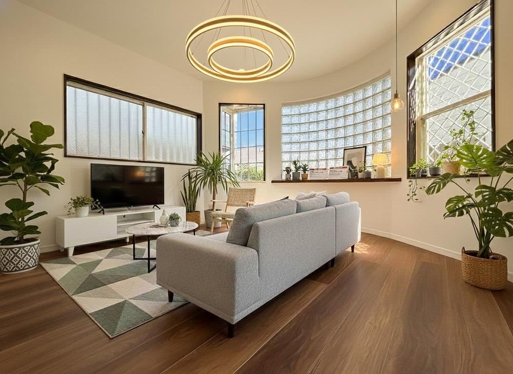 Renovated 4LDK House with Landmark Tower Views in Konan - Photo 1