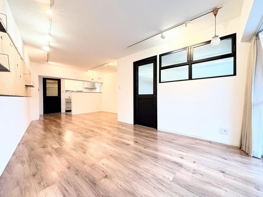 Bright 2LDK Corner Apartment in Dobashi, Kawasaki - Photo 1