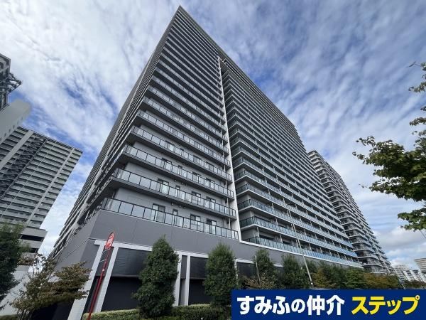 Spacious 3LDK Apartment with Southern Exposure - Photo 1