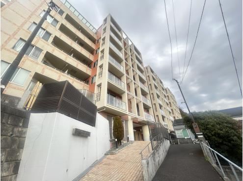 Spacious 2LDK Apartment Near Negishi Station - Photo 1