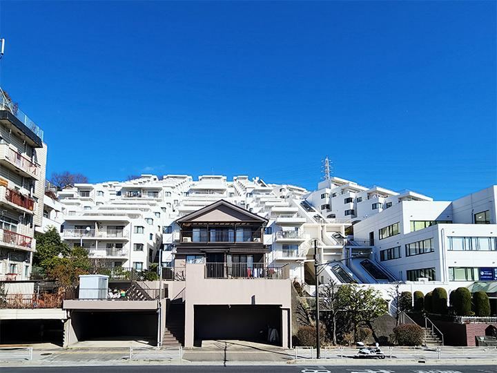 Spacious 3LDK Apartment in Quiet Yokohama Neighborhood - Photo 1