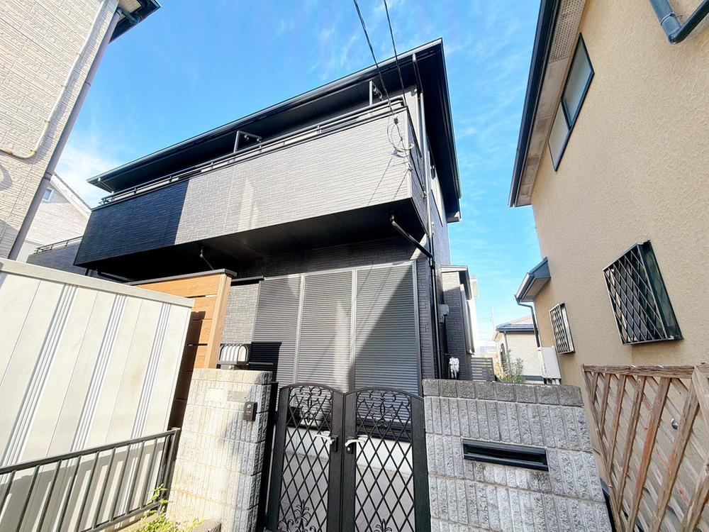 Renovated 3LDK House with Spacious Sky Balcony - Photo 1