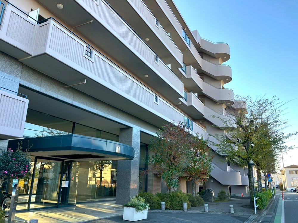 Convenient 3LDK Apartment Near Sayama-Ko Station - Photo 1