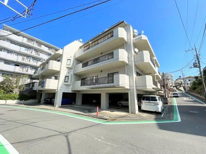 Spacious 1LDK Apartment with Rooftop Terrace - Photo 1