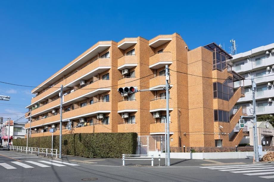 3LDK Apartment in Shinkawa - Photo 1