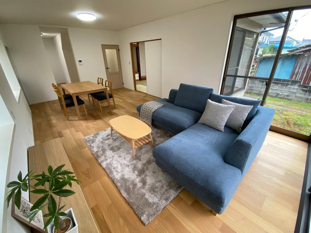 Renovated 4LDK House with New Water Facilities - Photo 1