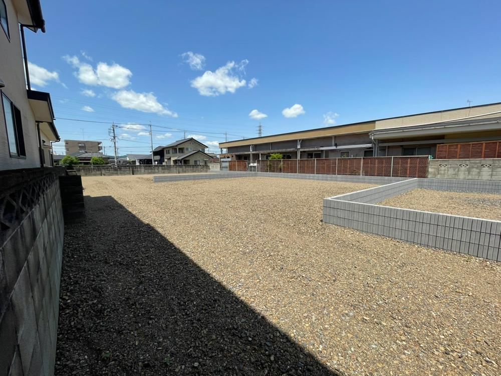 Land for Sale in Peaceful Residential Area - Photo 1