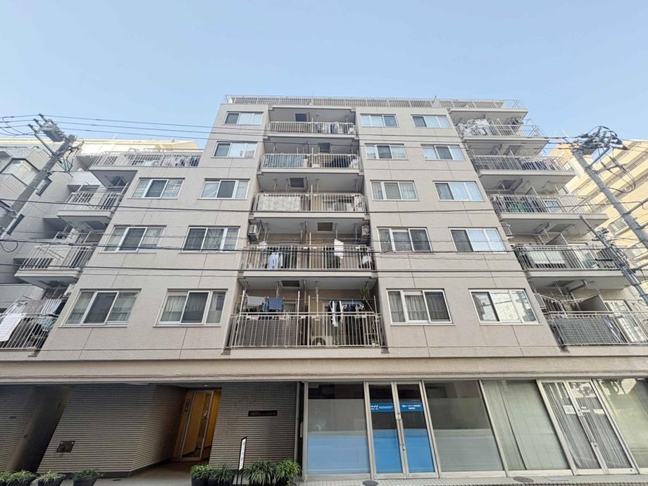 Spacious 3LDK Apartment with Roof Terrace in Kamata - Photo 1