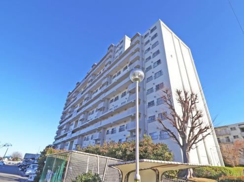 Top Floor 3LDK Apartment in Iruma - Photo 1