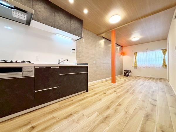 Fully Renovated 1LDK+SS Near Mikuni Station, Osaka - Photo 1