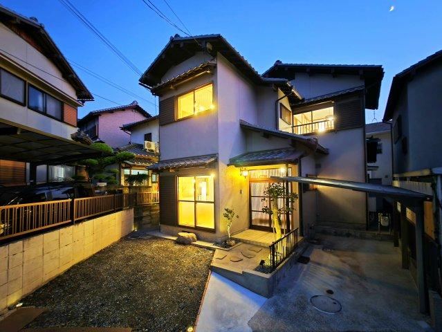 Renovated 5DK House with New Furniture in Kaizuka - Photo 1