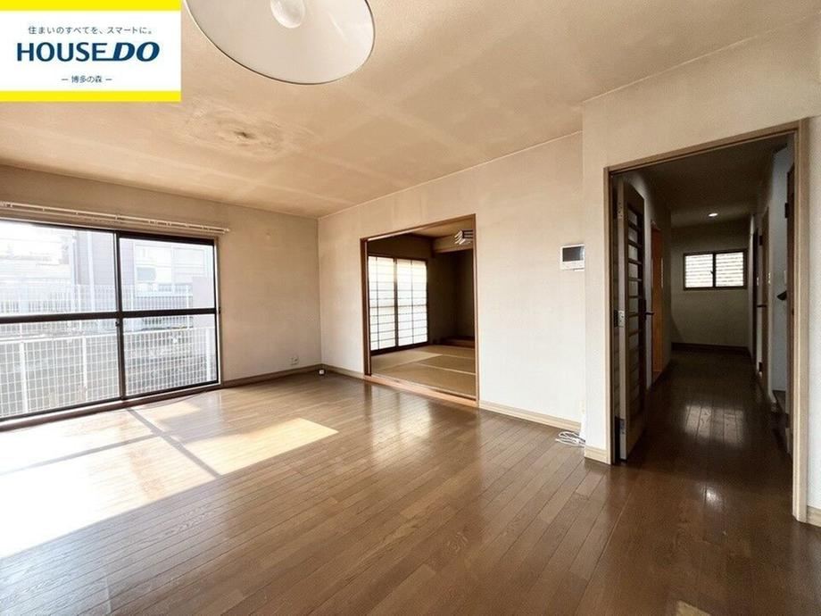 Spacious 4LDK Home with Garage - Photo 1