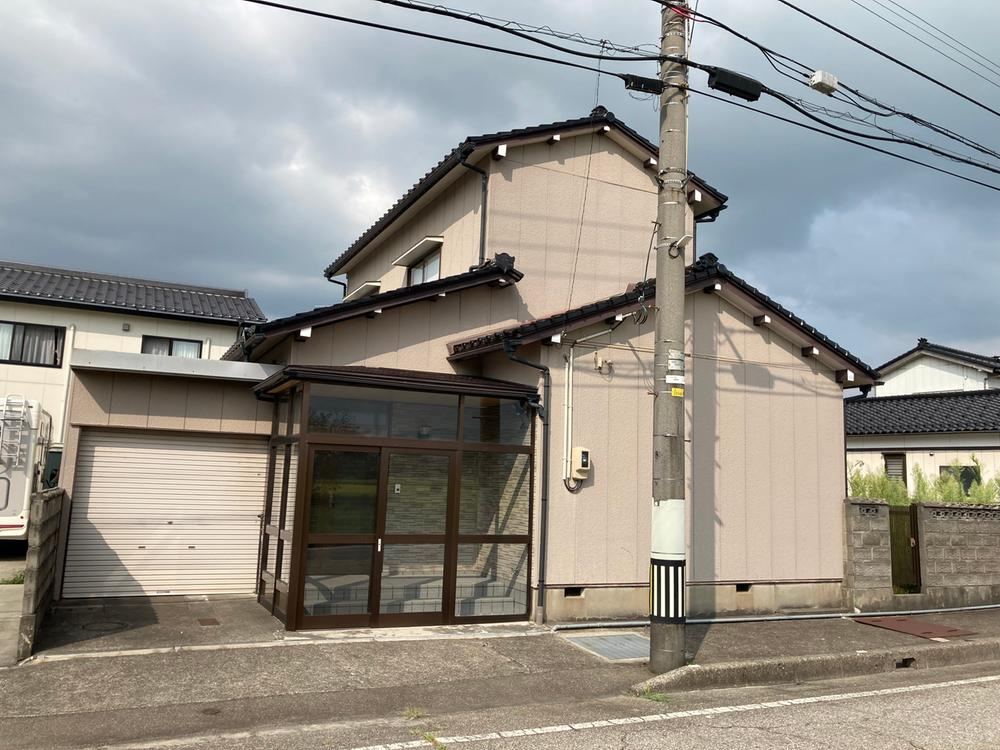All-Electric 5LDK House in Tsukimi-cho - Photo 1