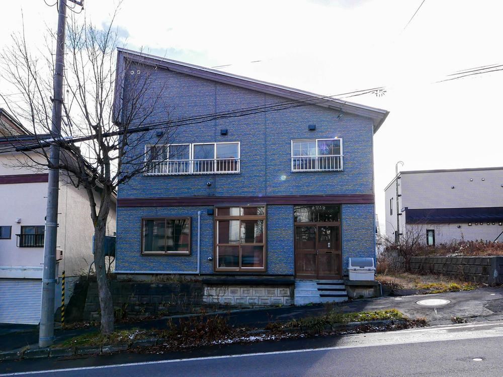 Updated 3LDK Home Near Otaru Station - Photo 1