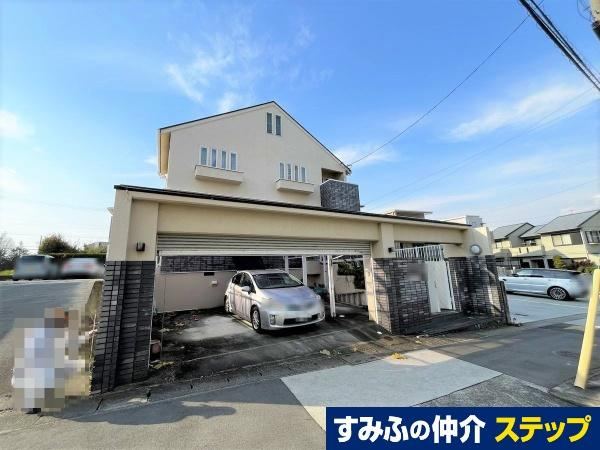 Spacious 5LDK House with Loft and Shuttered Parking - Photo 1