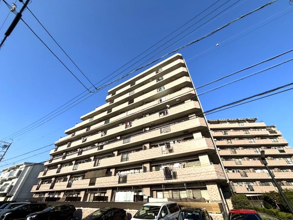 4LDK apartment in Konan, Aichi - Photo 1