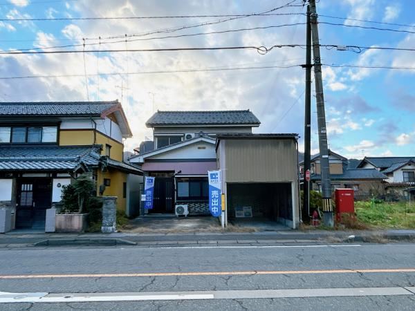 Renovation Underway for 4LDK House in Katsuyama - Photo 1