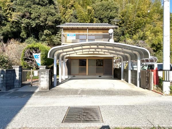 Renovated 4LDK House Available for Viewing Soon - Photo 1